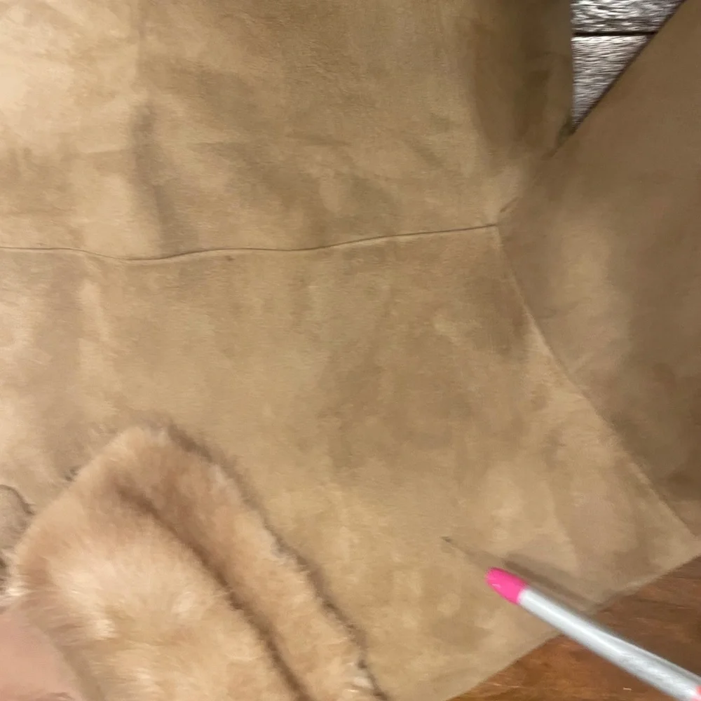 Elegant Tan Suede Coat with Faux Fur Collar - Picture 15 of 16